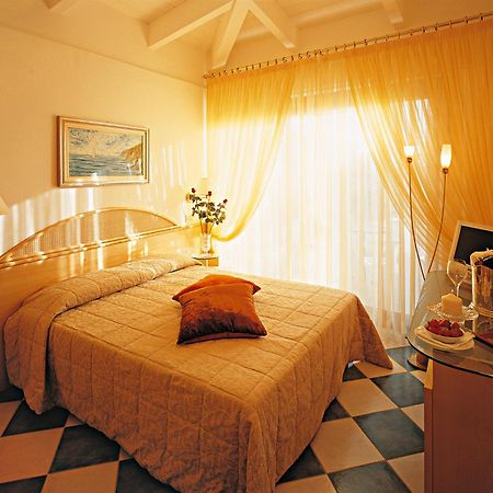 Hotel Posillipo Gabicce Mare Exterior photo