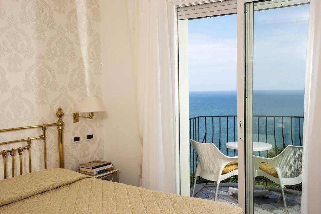 Hotel Posillipo Gabicce Mare Exterior photo